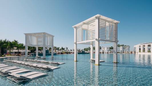 SELECTUM LUXURY RESORT Pools & Beach